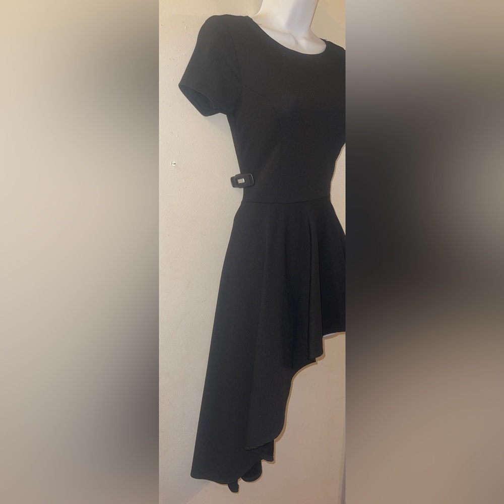 Elegant Black Asymmetrical Top - Picture 3 of 4